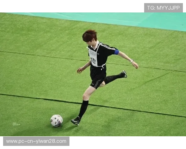 足球小子逆袭成传奇球星的成长之路与奋斗历程